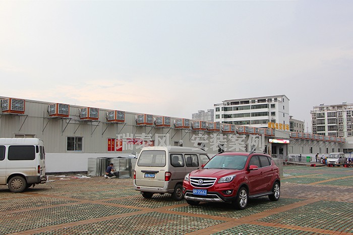 菜市場(chǎng)該如何通風(fēng)降溫呢？瑞泰風(fēng)環(huán)保空調(diào)為居民買(mǎi)菜送清涼
