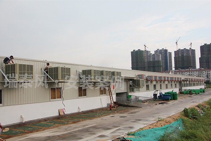 菜市場(chǎng)該如何通風(fēng)降溫呢？瑞泰風(fēng)環(huán)保空調(diào)為居民買(mǎi)菜送清涼