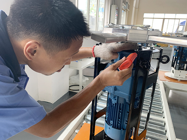 電機(jī)減速機(jī)安裝現(xiàn)場(chǎng)